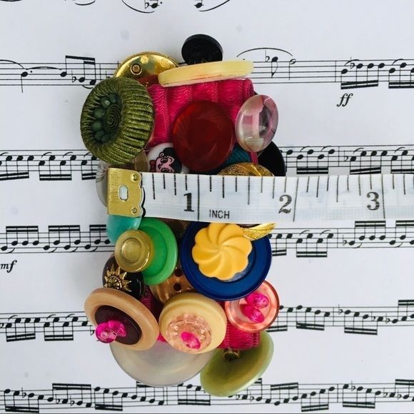 Vintage handmade button cuff bracelet one of a kind unique vintage buttons - Picture 4 of 16